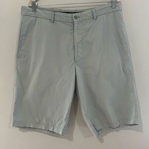 Hugo Boss Men's -Short Gray
Geometric Flat Front Shorts US 36R
GR52
